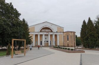 Кинотеатр "Октябрь"