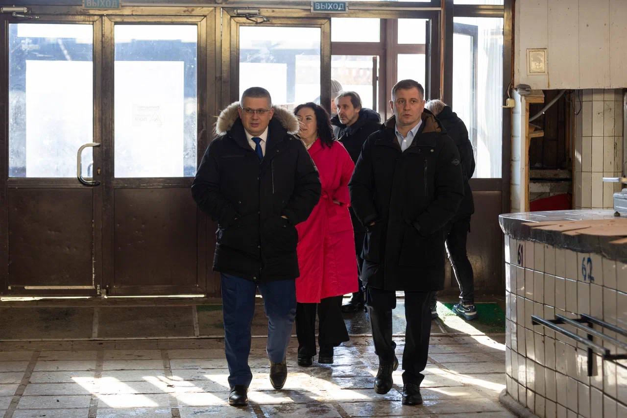 Глава Смоленска посетил закрытое здание Заднепровского рынка