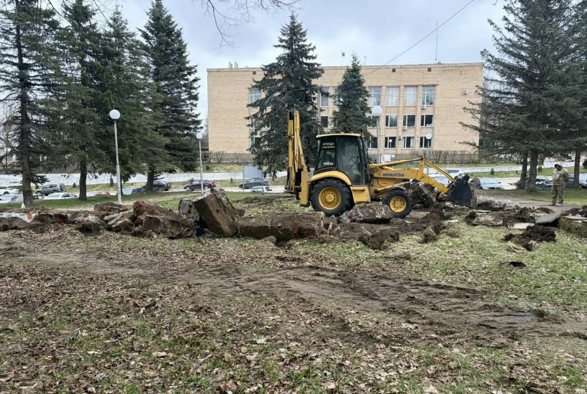 Благоустройство центральной площади и Вала Победы началось в Дорогобуже