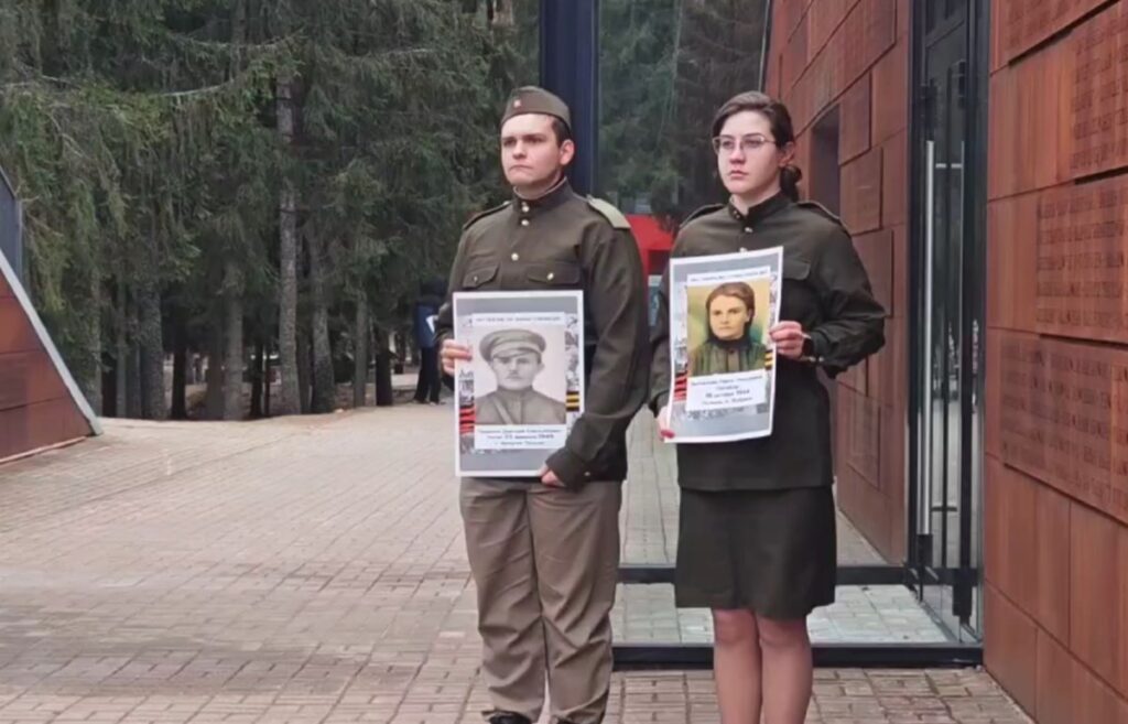 В Смоленске посол Польши столкнулся с акцией протеста и «монетной пощёчиной»