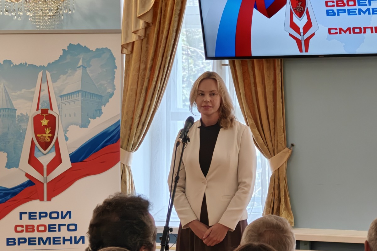 Василий Анохин вручил дипломы выпускникам программы «Герои СВОего времени»
