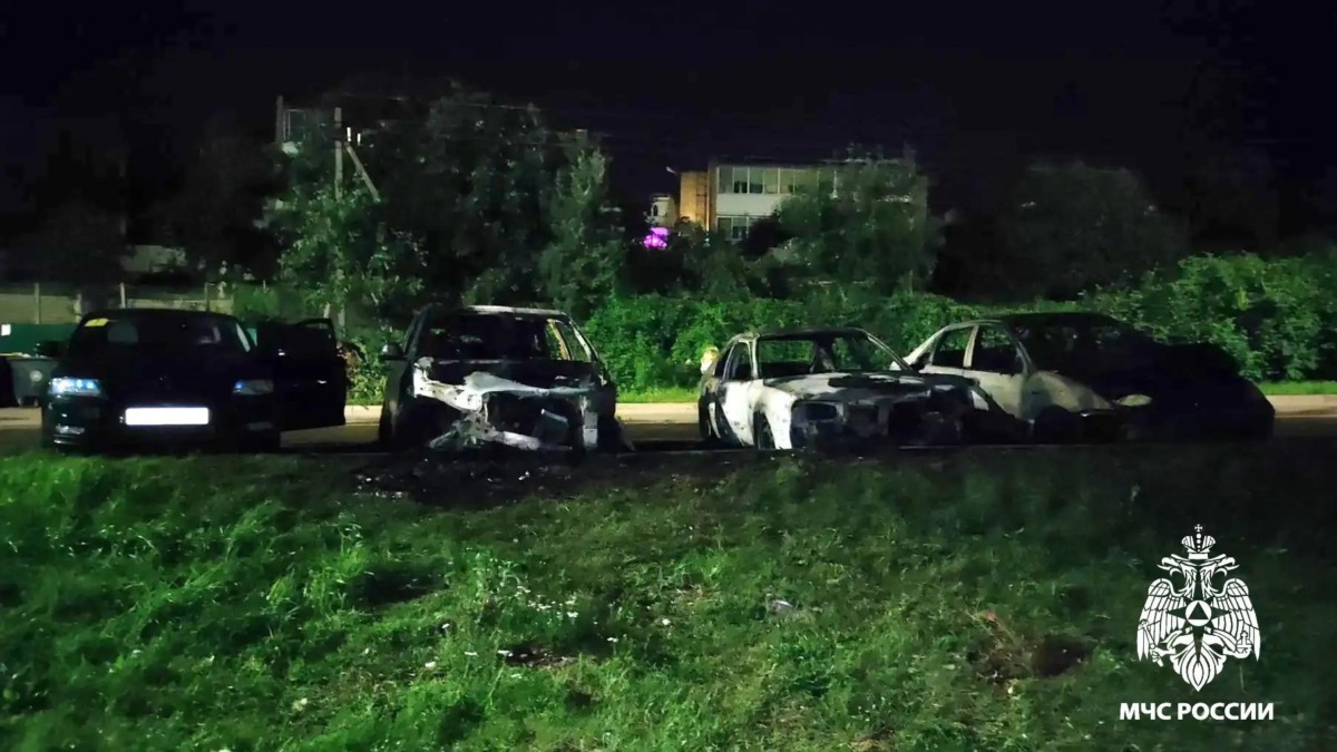 пожар, сгорели автомобили
