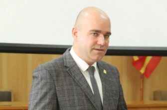 возглавил