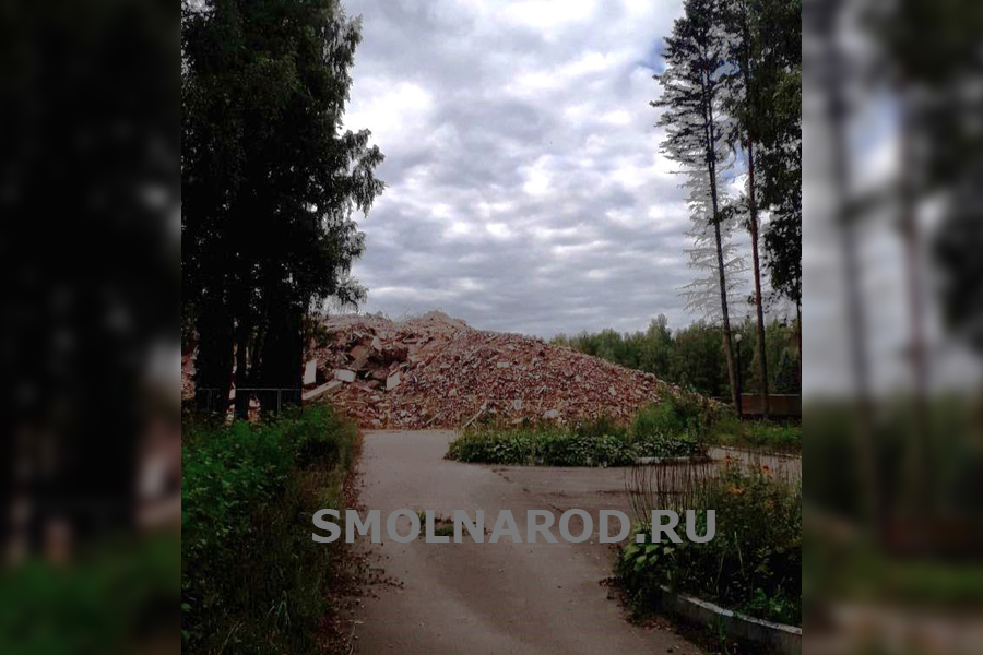 В поселке Пржевальское снесли легендарный смоленский санаторий